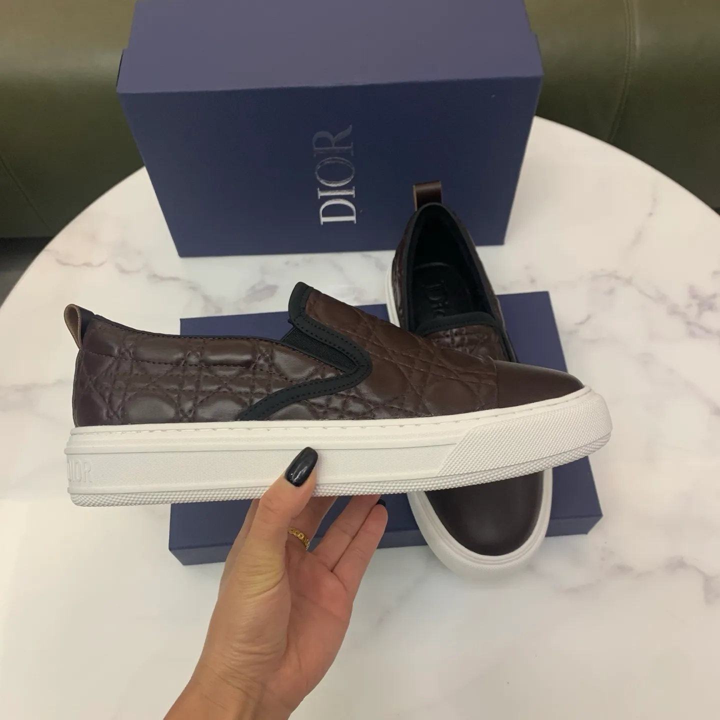 Men's men's shoes 💰400 [New style] 🧁🧁 Dior (velvet lining and leather lining are preferred when ordering) D's new product is on the market, full first-layer calfskin with embroidered classic diamond pattern D's craftsmanship, high-end and classy, ​​comfortable on the feet, versatile to wear, full of three-dimensional sense, available in 4 colors: black, coffee, gray and khaki, size: 39-44 (45 can be customized, cannot be returned)